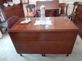 Mahogany Harvest Style, Gateleg Dining Table