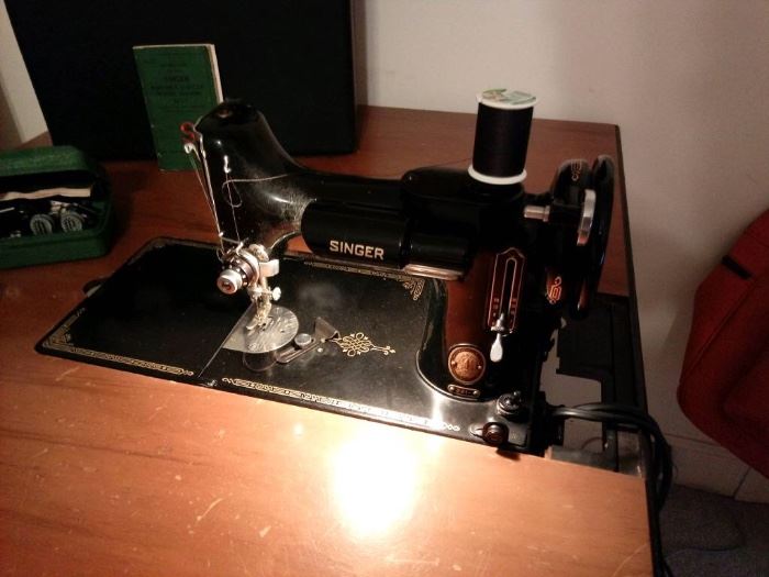 Singer Featherweight 221 Additional View