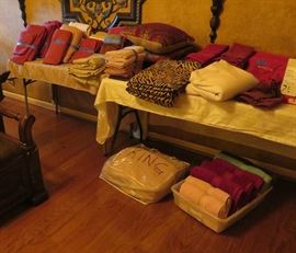 King, queen bed linens