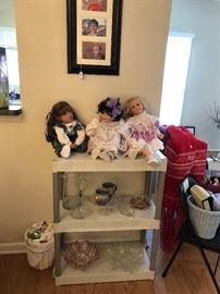 Dolls and glassware 