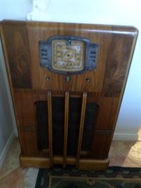 Circa 1950 Radio ( non-working)