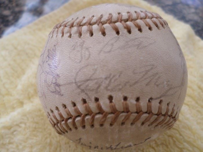 1973 Mets Baseball signed by 23 plaers