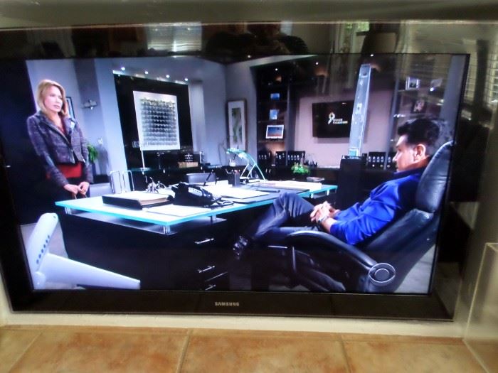 Samsung 52" TV with remote & surround sound