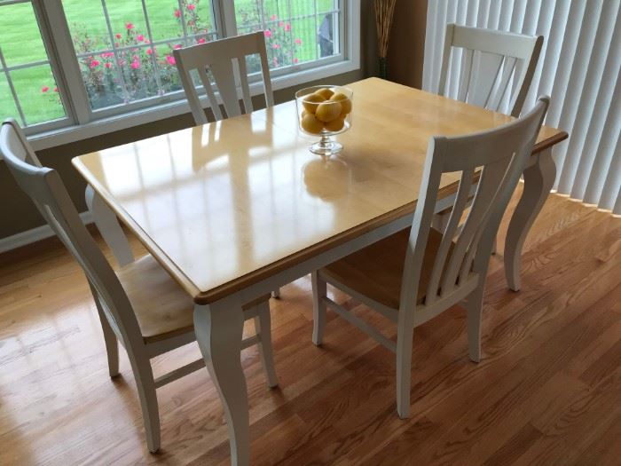 Dining Table with 6 Chairs and one Leaf