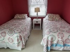 Twin beds & bedding