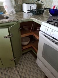 Corner cupboard detail