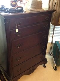 Five-drawer chest of drawers