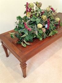Coffee table & floral arrangement