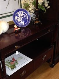 2 drawers for extra storage; Blue Willow plate