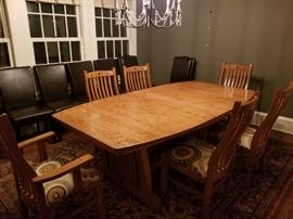Amish custom oak Harvest Table with matching 6 quartersawn chairs, additional leaves