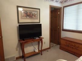 Elements 39" Flat screen TV & Cedar lined trunk