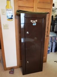 Homak 8 rifle Gun safe