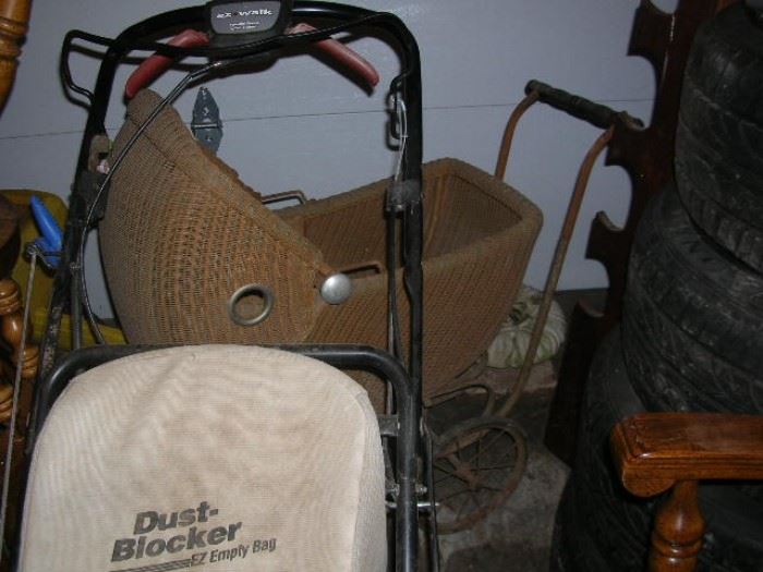 Wicker child's baby buggy