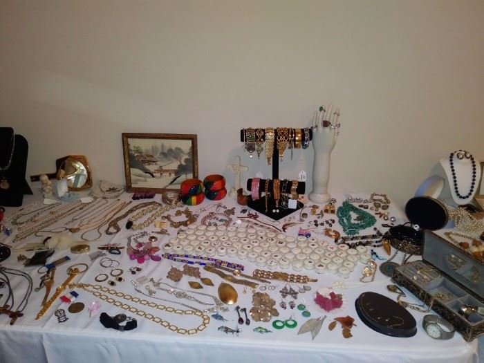 Jewelry - Necklaces, Bracelets, Broaches, Earrings, Rings & Watches