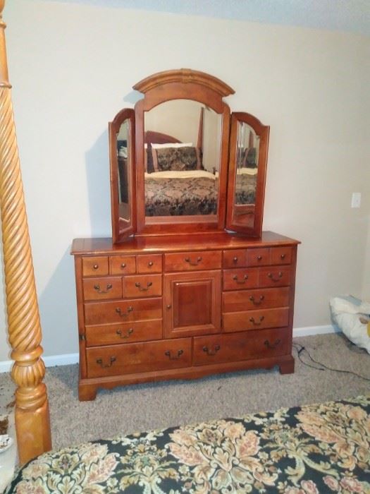 Light Wood Eleven-Drawer Dresser w/ Triptych Mirror - (Two Small Drawers Behind Cabinet Door) 