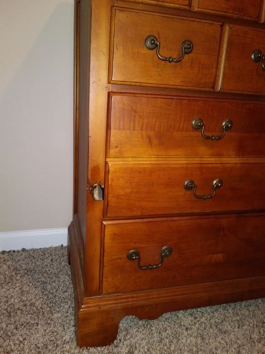 Light Wood Eleven-Drawer Dresser w/ Triptych Mirror - (Two Small Drawers Behind Cabinet Door) - Minor Damage Detail