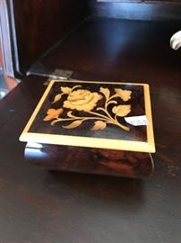 Reuge floral inlay music box $40