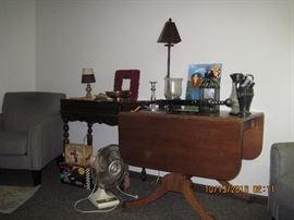 Duncan Phyfe drop leaf table