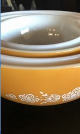 Vintage Pyrex Bowl Set