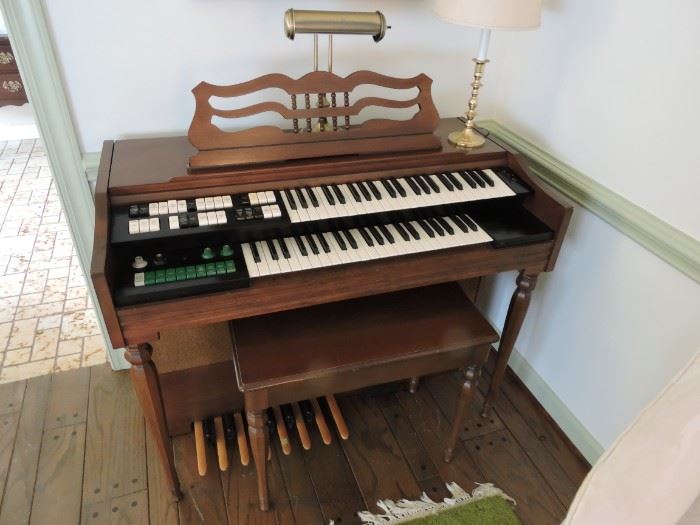 Wurlitzer home electric organ 4030