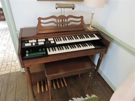 Wurlitzer home electric organ 4030