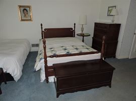 Queen bed and lane cedar chest