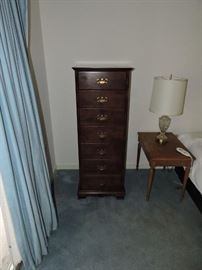 Lane standing cedar chest/closet
