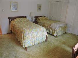 Twin beds extra long