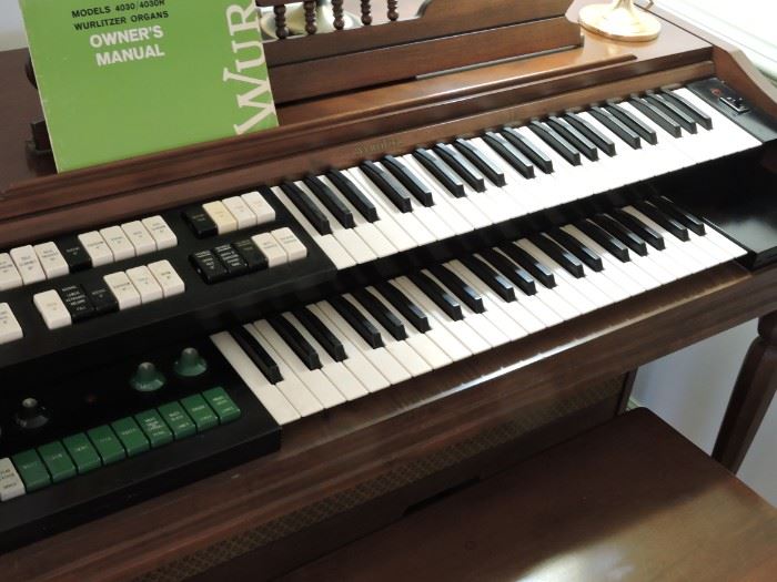 Wurlitzer home electric organ 4030