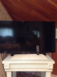 Insignia flat screen TV with remote 37"?