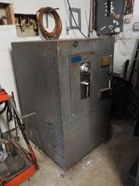 VERY large and heavy commercial SAFE!!!