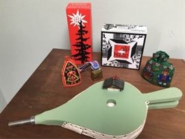 Sampling of handmade Swiss crafts https://ctbids.com/#!/description/share/56304