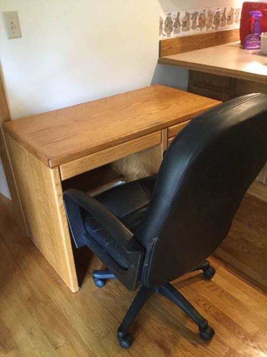Desk with Office Chair https://ctbids.com/#!/description/share/56063