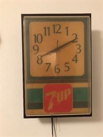 Vintage 7-Up Cola Wall hanging electric clock