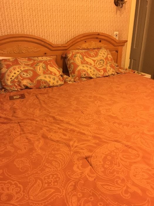 King-size pine bed w/ good Mattress