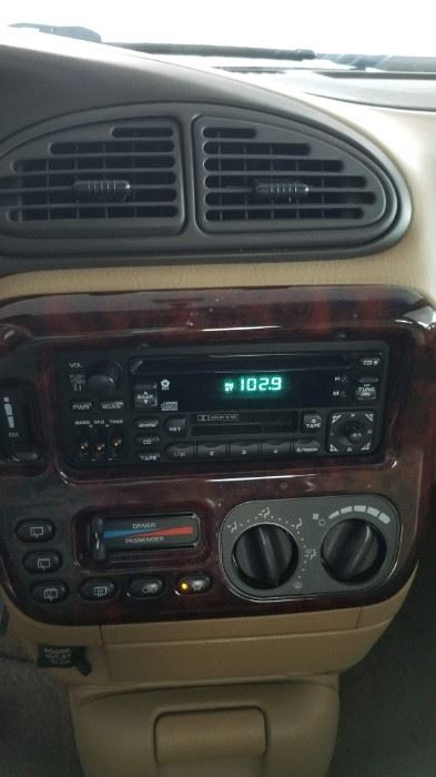 Nice stereo system has great sound