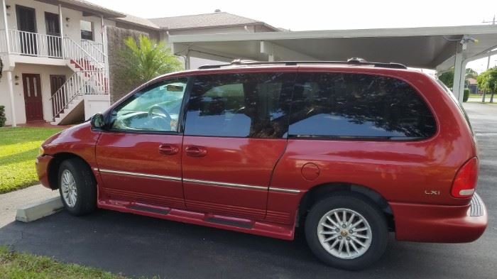 2001 Town and Country Mini Van
