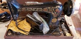 Vintage Singer 99k Black Sewing Machine with Travel Case