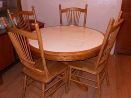 TABLE 4CHAIRS