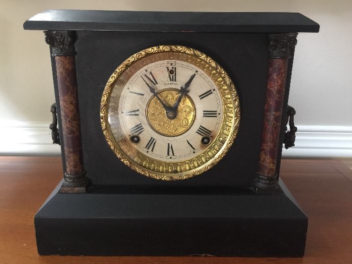 Sessions windup mantle clock