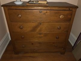 Antique Dreser