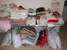bedspreads, blankets, throws, etc.