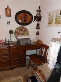 desk, collectables, vintage typewriter, vintage wall hangings