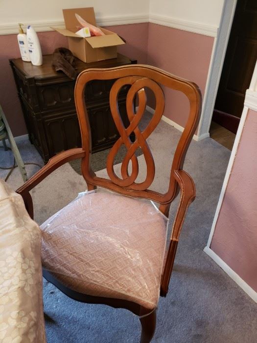 Dining Room Chair-6 Total 2 Captains chairs.  Are Part of the set. 