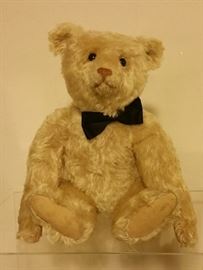 Antique Steiff bear, circa 1910.