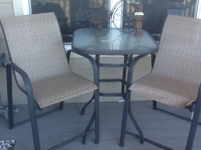 Patio Set with table and 4 chairs.