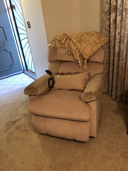 Neutral Beige Electric Lift Chair. Like new!