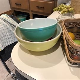 Pyrex Primary Bowls