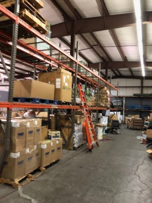 1 Pallet racking section  Teardrop style