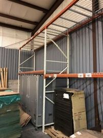 Lot of 5 pallet racking sections  6 uprights, b ...
